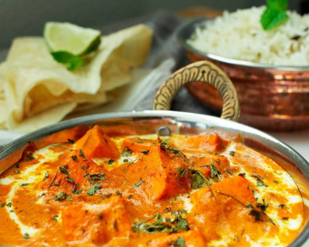A karahi of slow-cooked meat and tomato, finished with green chili and coriander.